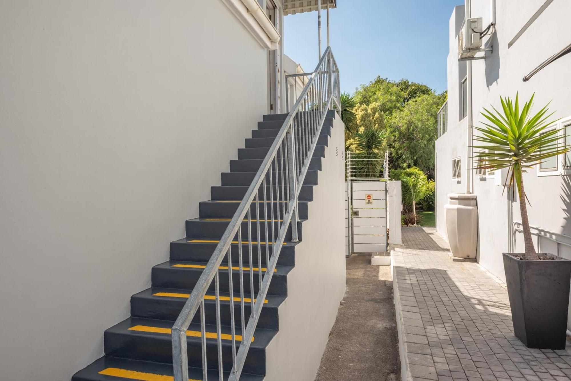 Millard Crescent Guest House Port Elizabeth Exteriör bild