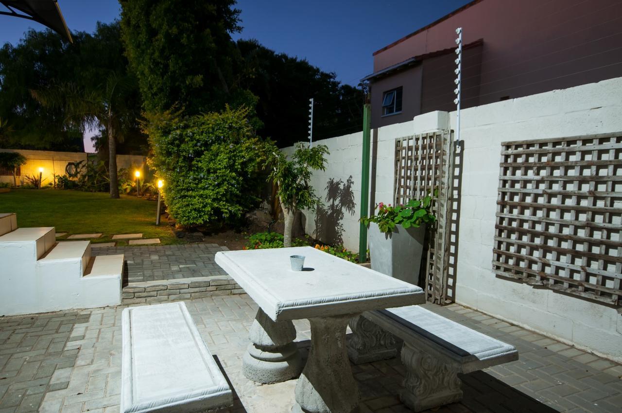 Millard Crescent Guest House Port Elizabeth Exteriör bild