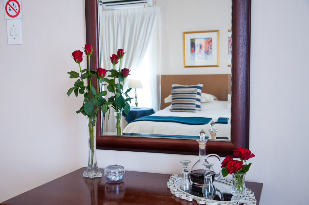 Millard Crescent Guest House Port Elizabeth Exteriör bild