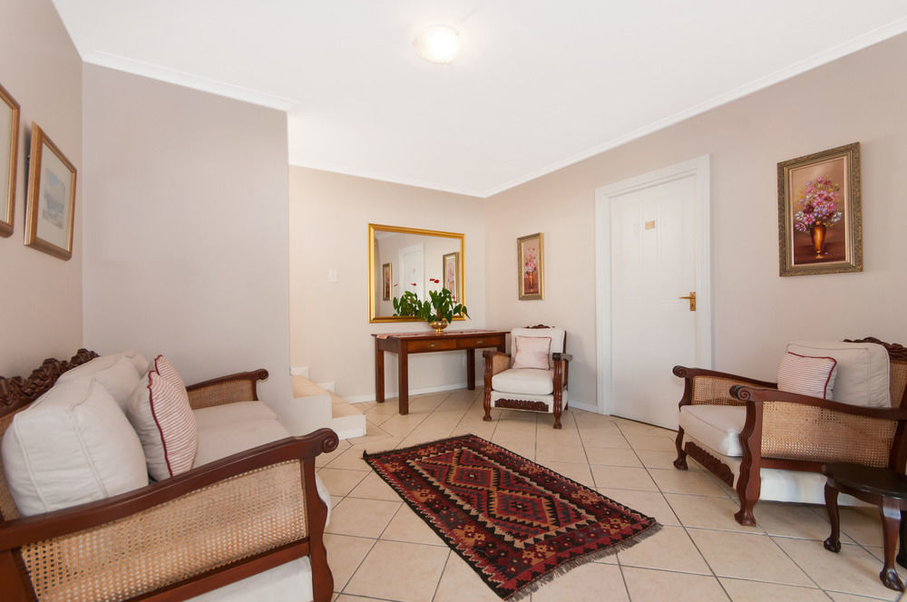 Millard Crescent Guest House Port Elizabeth Exteriör bild